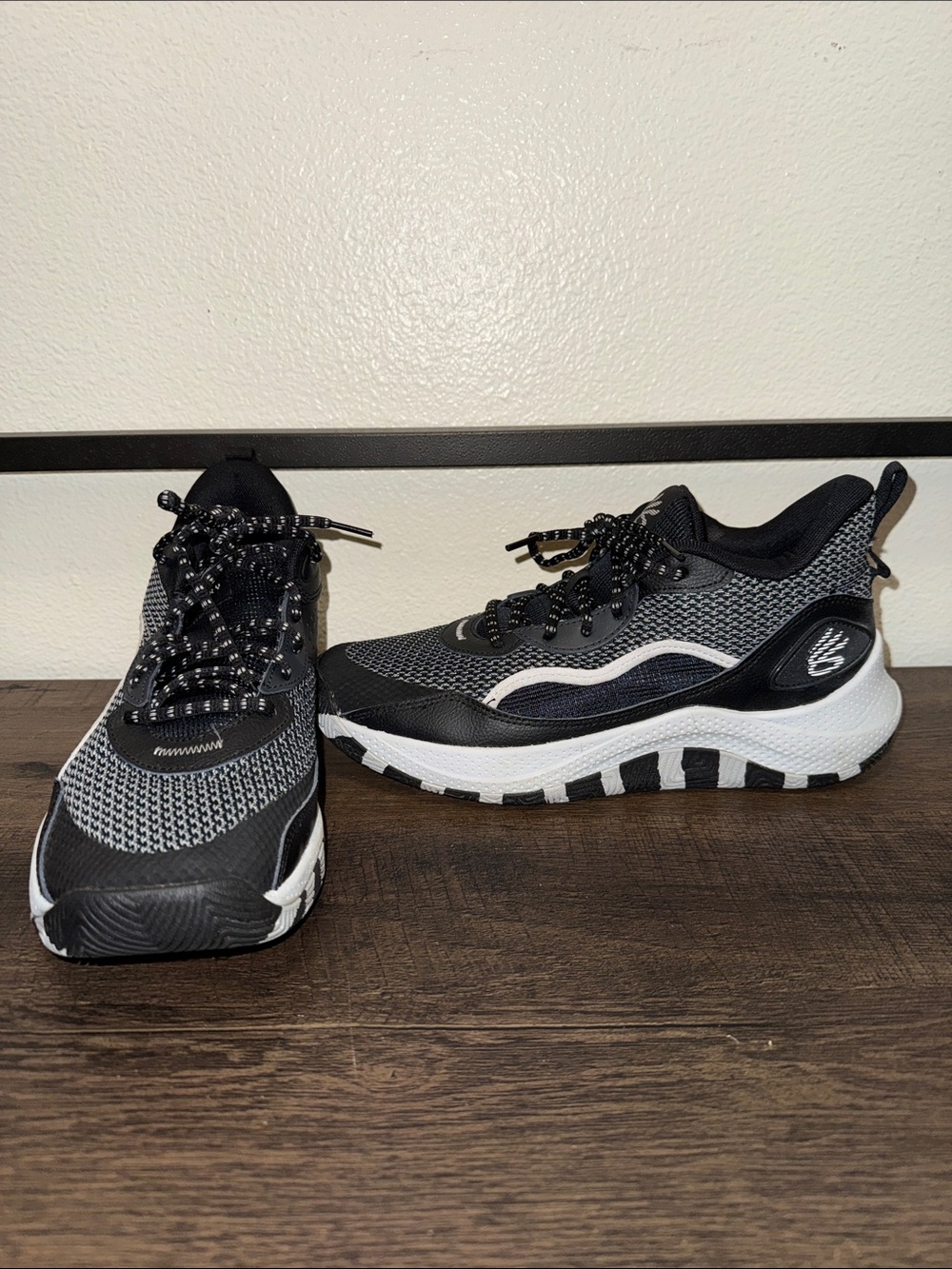 Under Armour Unisex Curry Basketball Shoe size M9.5/W11